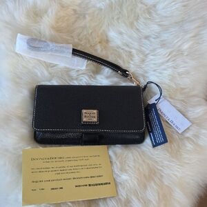 Beautiful NWT Dooney & Bourke Black Leather Fey Phone Wristlet Wallet 🖤📱💛